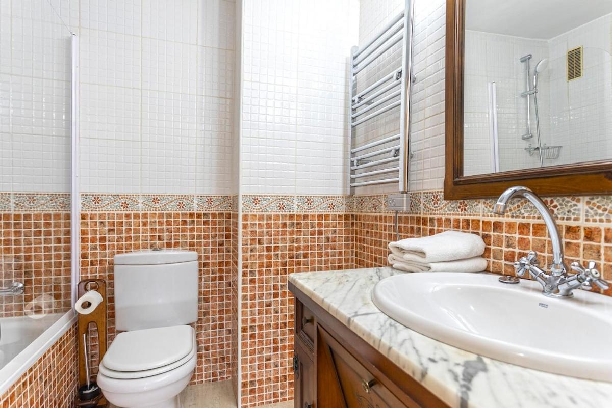 -Malagasunapts- West Beach Malaga Seafood & Relax Exterior photo